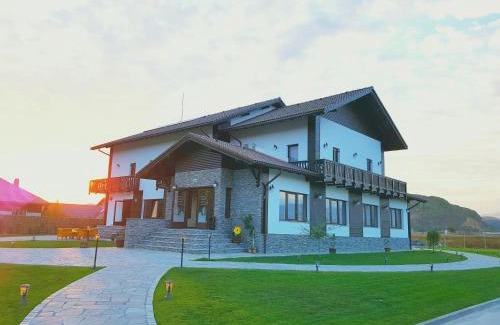 Calugareni House | Pensiunea Câmpia Soarelui