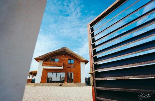 Razim Lake House | Pensiunea Căsuța cu Stuf
