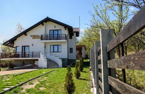 Baia de Fier House | Pensiunea Casa Sofia