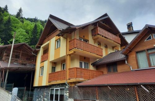 Capatanenii Pamanteni House | Pensiunea Cota 1200 Piscul Negru