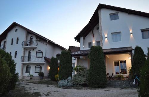 Petresti House | Pensiunea Faur
