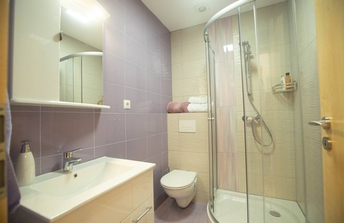 Gales House | Pensiunea Livada Amely
