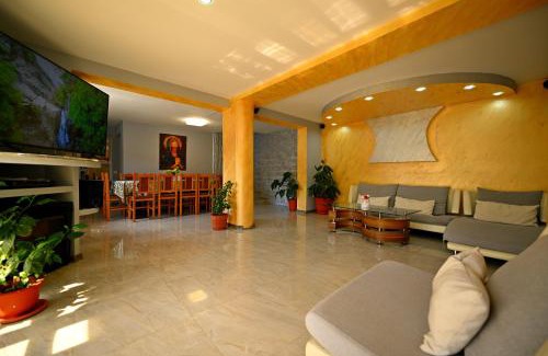 Hateg House | Pensiunea Mama Lia