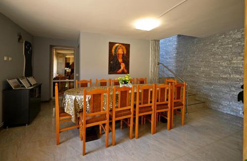 Hateg House | Pensiunea Mama Lia