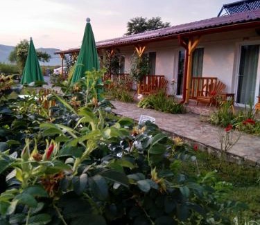 Poieni House | Pensiunea Poezii Alese