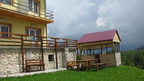 Sirnea House | Pensiunea Pui de Urs Sirnea