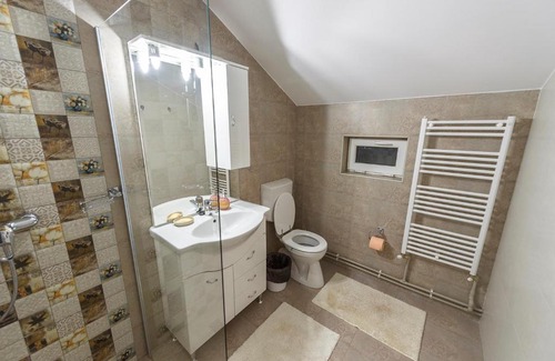 Eselnita House | Pensiunea SARRA