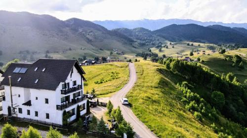 Sirnea House | Pensiunea Soarelui