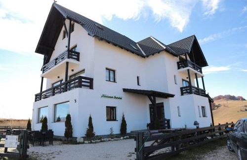Sirnea House | Pensiunea Soarelui
