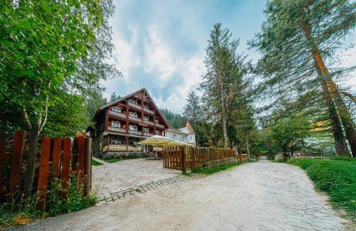Baile Tusnad House | Pensiunea Vanatorul