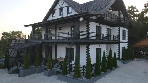 Husi House | Pensiunea VERA&MIR