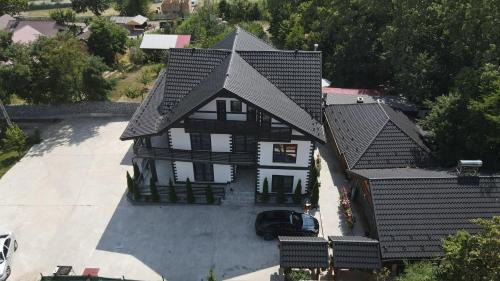 Husi House | Pensiunea VERA&MIR