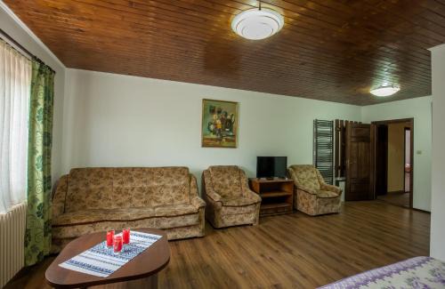 Ciurila House | Pensiunea Victoria