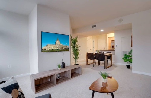 Aurora Highlands Apartment | Pentagon City Urban Getaway
