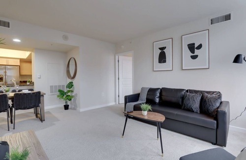 Aurora Highlands Apartment | Pentagon City Urban Getaway