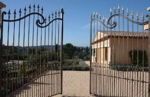 Saint-Paul-de-Vence Apartment | Penthouse. 4 pers. Private Solarium Terrace 105m2, pool 12 m by 6