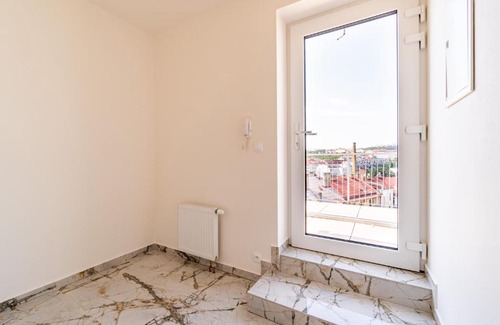 Palmovka Apartment | Penthouse # 81 with panoramic city view in Elite Rezidence with free parking