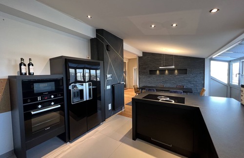 Roding Apartment | Penthouse above the rooftops with roof terrace and far-reaching views
