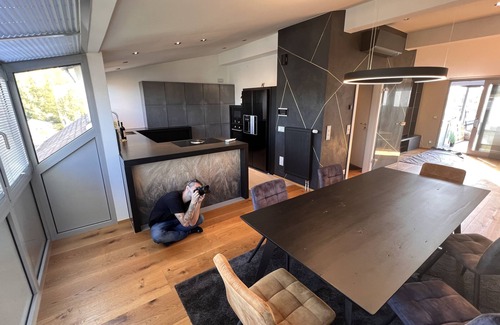 Roding Apartment | Penthouse above the rooftops with roof terrace and far-reaching views