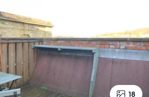 Dewsbury Apartment | PENTHOUSE APARTMENT - FREE GARAGED Parking - BALCONY - GYM