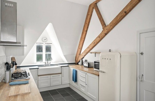 Mylor Churchtown Apartment | Penthouse Apartment with Sea Views, Falmouth