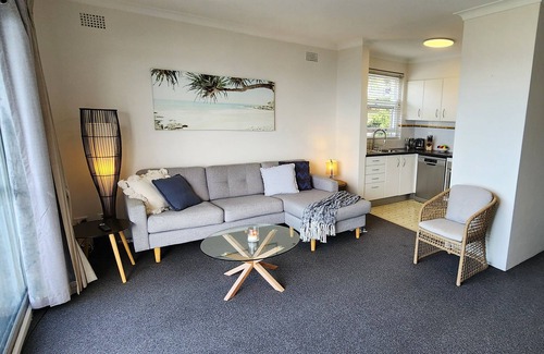 Coogee Apartment | Penthouse Apartment With Ocean Views - 1 Bed, 1 Bath, Parking. Coogee Beach