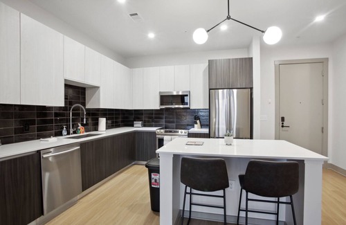 Home Park Apartment | Penthouse Apt in West Midtown