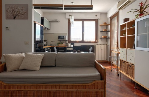 Novoli - San Donato Apartment | Penthouse Bliss: Sunlit Terrace & Authentic Tatami Bed