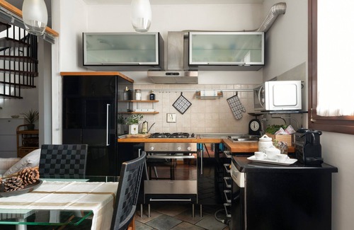 Novoli - San Donato Apartment | Penthouse Bliss: Sunlit Terrace & Authentic Tatami Bed