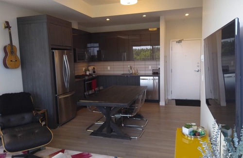 Inglewood Condo | Penthouse in trendy Inglewood