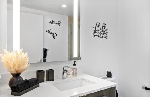 Downtown Miami Apartment | Penthouse Infinity heated pool and jacuzzi