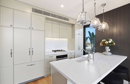 Collaroy Apartment | Penthouse Perfection in prestigious Collaroy Basin