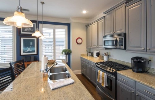Historic District - North Condo | Penthouse - Spacious, Off-Street Parking, King Ensuite Bedrooms