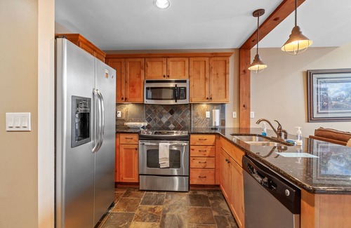 Kellogg Apartment | Penthouse Studio at The Ridge | Silver Mountain