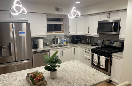 Kutzky Park Apartment | Penthouse Suite—Steps from Mayo Clinic Hospital