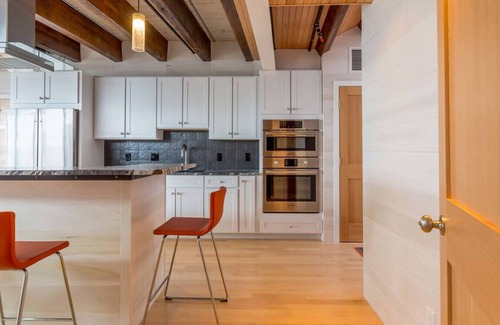 Old Port Apartment | Penthouse Two Master Waterfront Suite with Rooftop