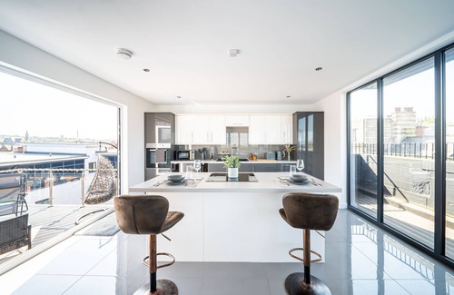 Barnsley Apartment | Penthouse with Glass Wall Views in Barnsley Centre