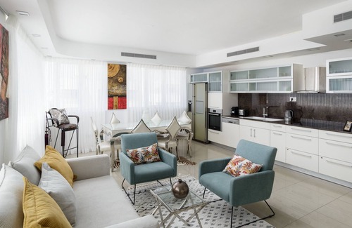 Old North Apartment | Penthouse with Terrace & Panoramic View by FeelHome
