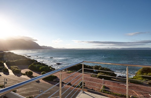 Hermanus City-Centre Apartment | Penthouse with unsurpassed ocean views