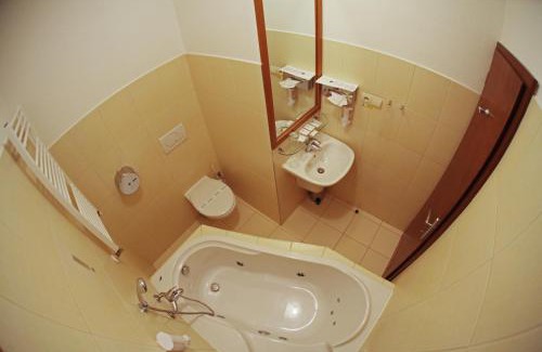Nitra House | Penzión Wellness & Restaurant Zoborská, free parking