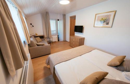 Kranjska Gora Bed & Breakfast | Penzion Livada