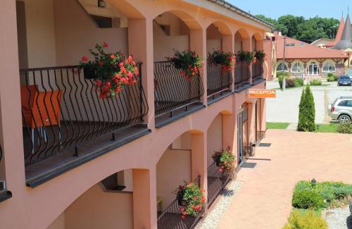 Velky Meder House | Penzion Tara