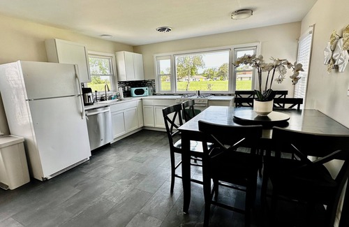 West Peoria House | Peoria Bradley Cozy Vacation Large Group Home w/Kitchen View