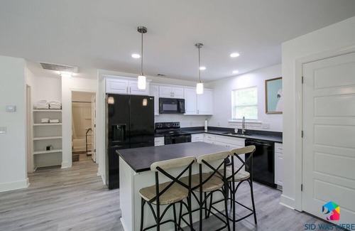 Pooler House | Perch*Cozy, Quiet Home Close to SAV, I-95 + Pets