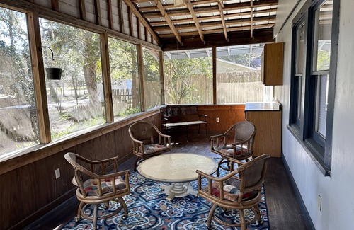 Micanopy Cottage | Perfect 2 Bedroom Nest in the Heart of Micanopy!