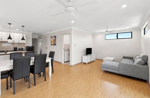 Portsmith Apartment | Perfect 2BR for Groups in Inner-City Suburb