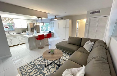 Lauderdale Beach Apartment | Perfect Beach Escape - Walk to Fort Lauderdale Beach