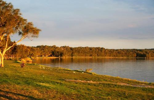 Budgewoi House | Perfect Beachhouse Lakes Surf at your Feet