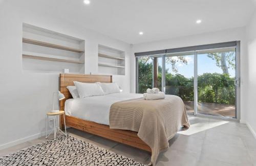 Budgewoi House | Perfect Beachhouse Lakes Surf at your Feet