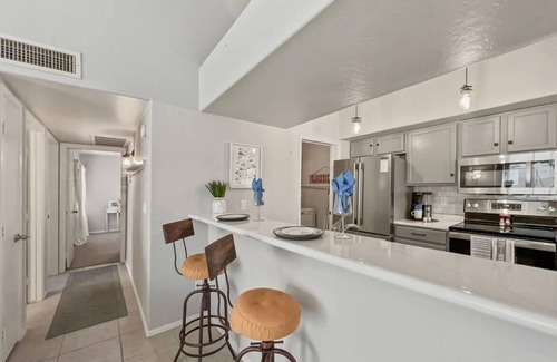 Chandler Condo | Perfect Chandler Getaway – Cozy Condo in the Heart of the East Valley!